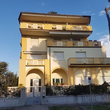 Apartamento Vittoria Marina Di Pietrasanta Exteriör bild