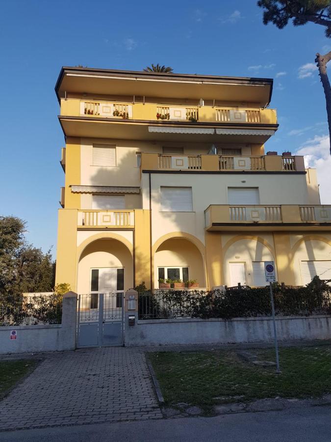 Apartamento Vittoria Marina Di Pietrasanta Exteriör bild