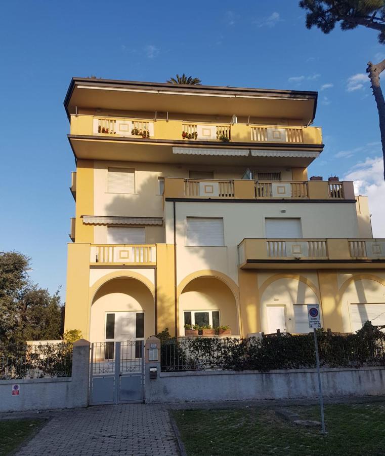 Apartamento Vittoria Marina Di Pietrasanta Exteriör bild